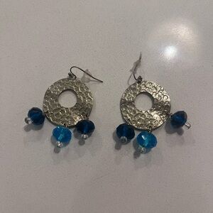 ❤️ !!6 for 20 ❤️  Blue toned silver hammered beaded earrings dangly